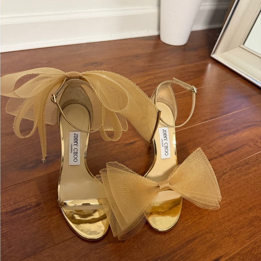 JIMMY CHOO
Aveline 100 Bow-trimmed Sandals In Gold